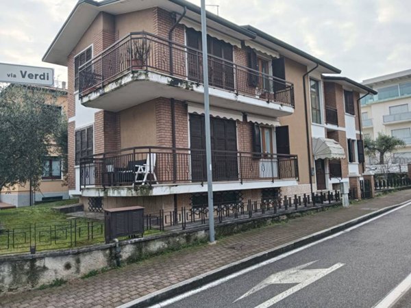 casa indipendente a Peschiera del Garda in zona San Benedetto di Lugana