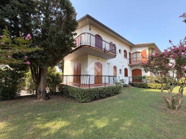 appartamento in vendita a Peschiera del Garda in zona San Benedetto di Lugana