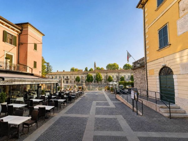 casa indipendente in vendita a Peschiera del Garda