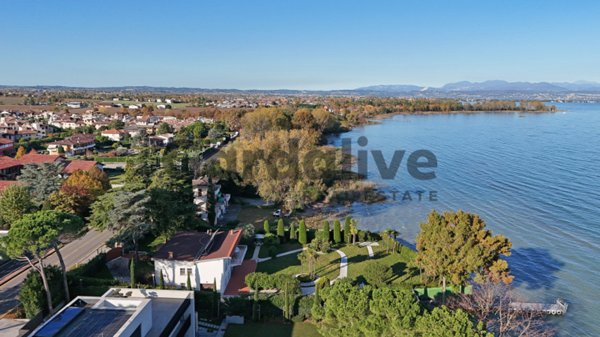 casa indipendente a Peschiera del Garda in zona San Benedetto di Lugana