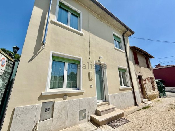 appartamento in vendita a Peschiera del Garda in zona San Benedetto di Lugana