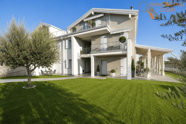casa indipendente a Peschiera del Garda in zona San Benedetto di Lugana