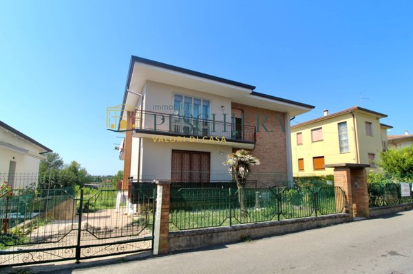 casa indipendente in vendita a Peschiera del Garda