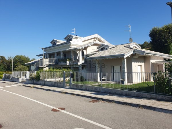 appartamento in vendita a Peschiera del Garda in zona Broglie