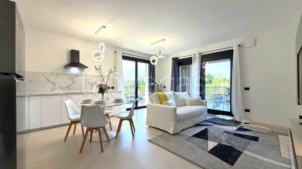appartamento in vendita a Peschiera del Garda in zona San Benedetto di Lugana