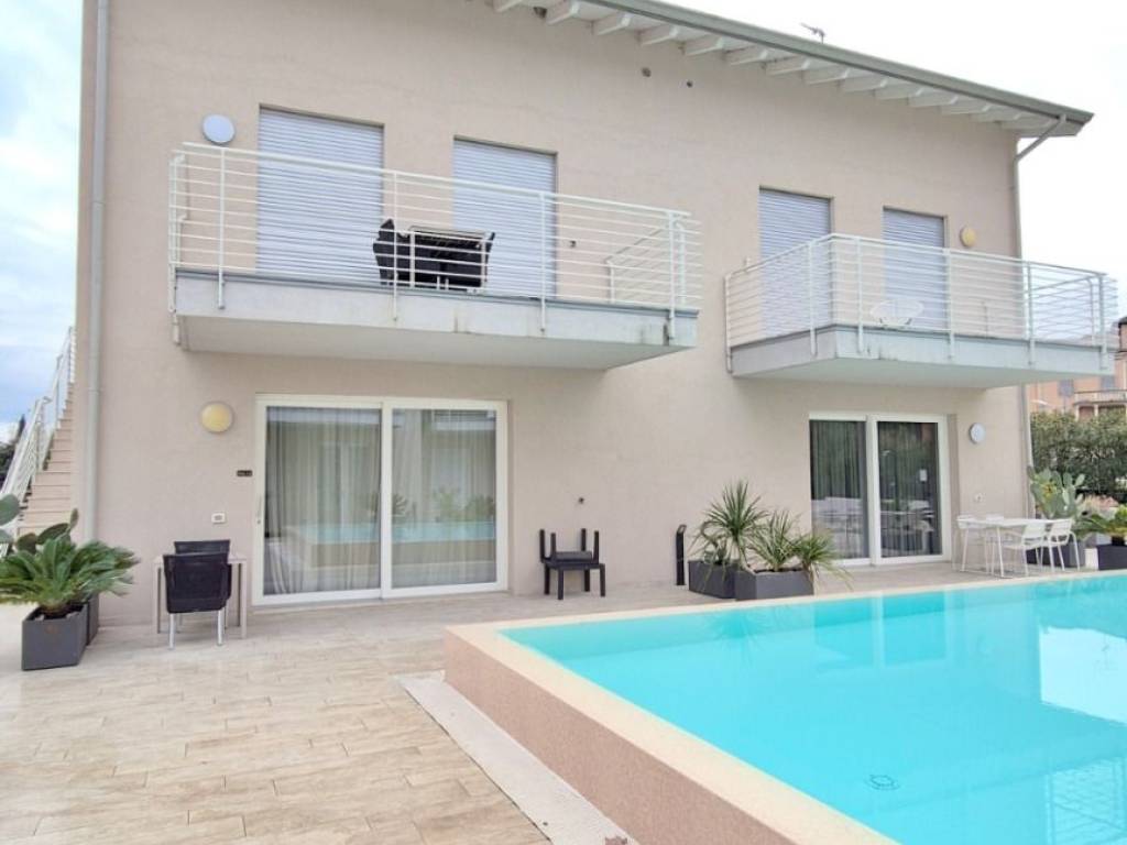 appartamento in vendita a Peschiera del Garda in zona San Benedetto di Lugana