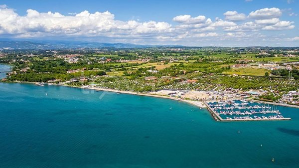 terreno in vendita a Peschiera del Garda