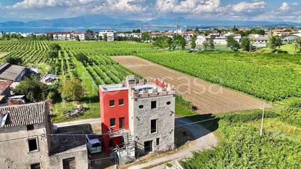 casa indipendente a Peschiera del Garda in zona San Benedetto di Lugana