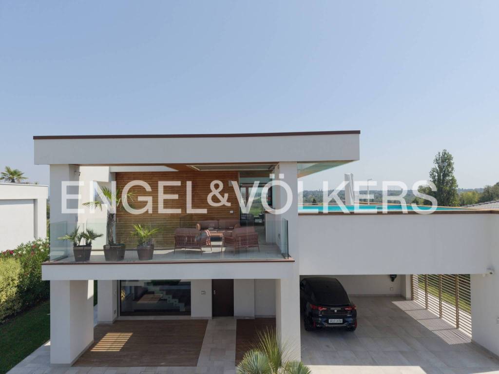 casa indipendente a Peschiera del Garda in zona San Benedetto di Lugana
