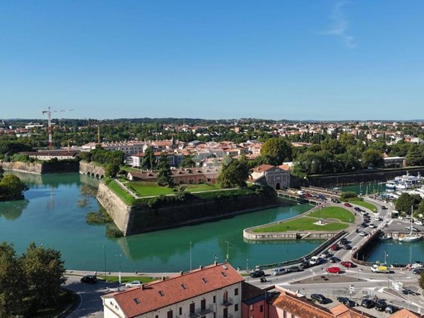 negozio in vendita a Peschiera del Garda
