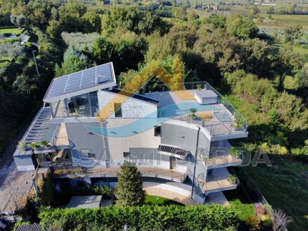 casa indipendente in vendita a Peschiera del Garda in zona Broglie