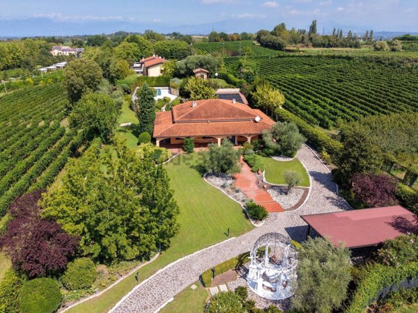 casa indipendente in vendita a Peschiera del Garda