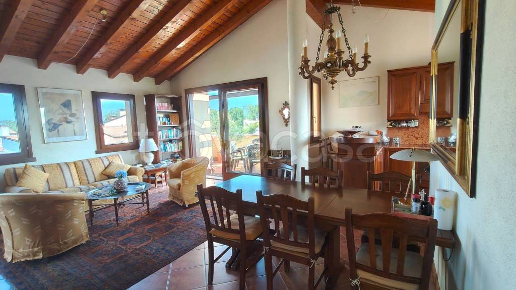appartamento in vendita a Peschiera del Garda in zona San Benedetto di Lugana