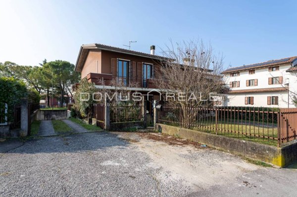 casa indipendente a Peschiera del Garda in zona San Benedetto di Lugana
