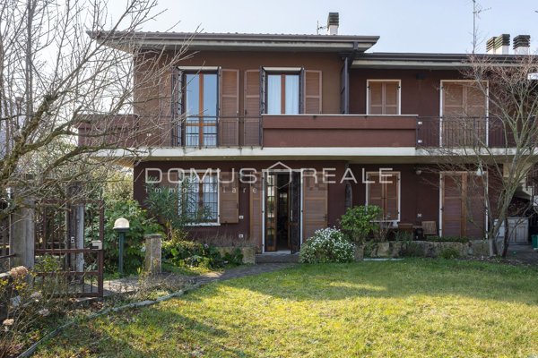 casa indipendente a Peschiera del Garda in zona San Benedetto di Lugana