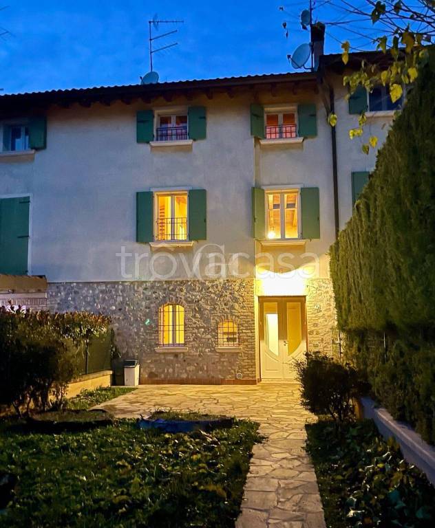 casa indipendente in vendita a Peschiera del Garda