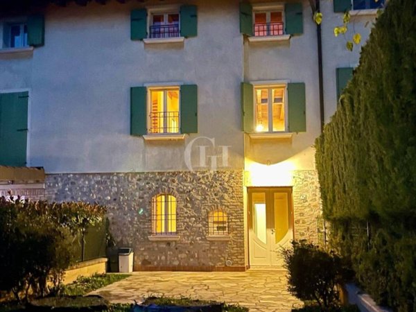casa indipendente in vendita a Peschiera del Garda