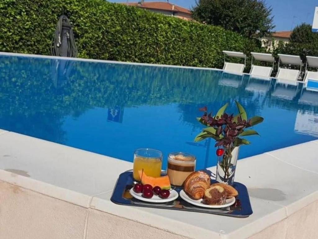 intera palazzina a Peschiera del Garda in zona San Benedetto di Lugana
