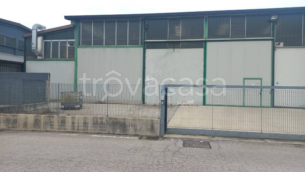 locale commerciale a Povegliano Veronese in zona Madonna dell'Uva Secca