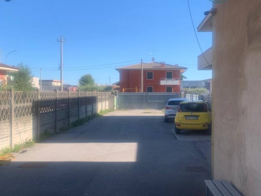 locale commerciale a Povegliano Veronese in zona Madonna dell'Uva Secca