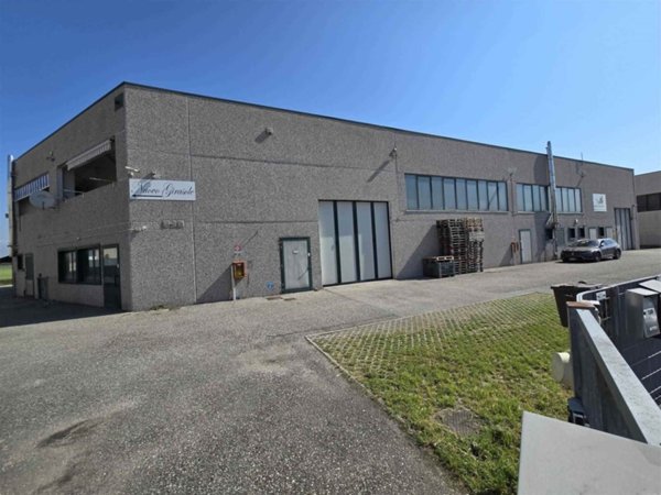 negozio in vendita a Povegliano Veronese in zona Madonna dell'Uva Secca