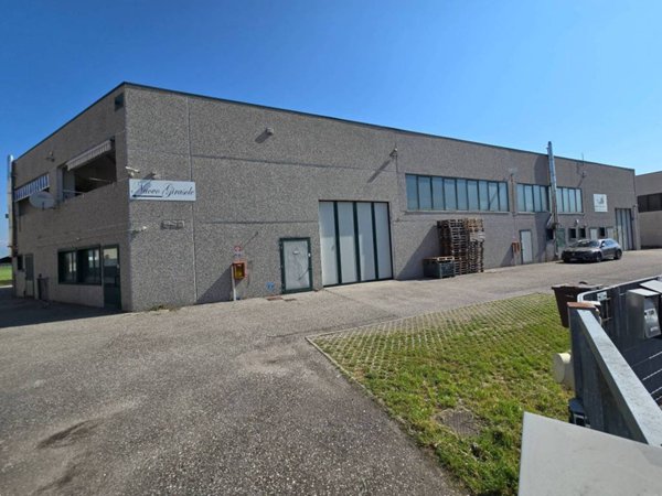locale commerciale a Povegliano Veronese in zona Madonna dell'Uva Secca