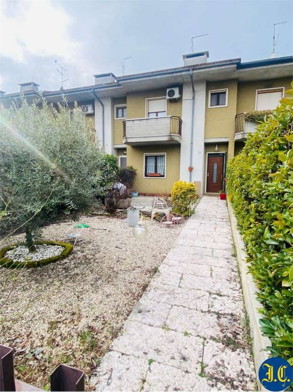 casa indipendente in vendita a Povegliano Veronese