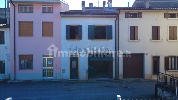 pentavano in vendita a Povegliano Veronese in zona Madonna dell'Uva Secca