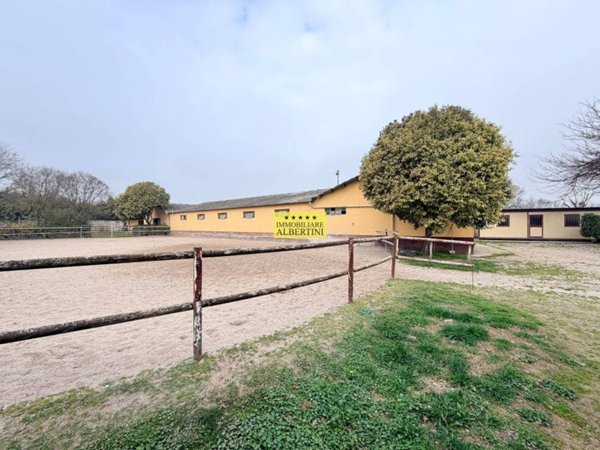 locale commerciale in vendita a Povegliano Veronese