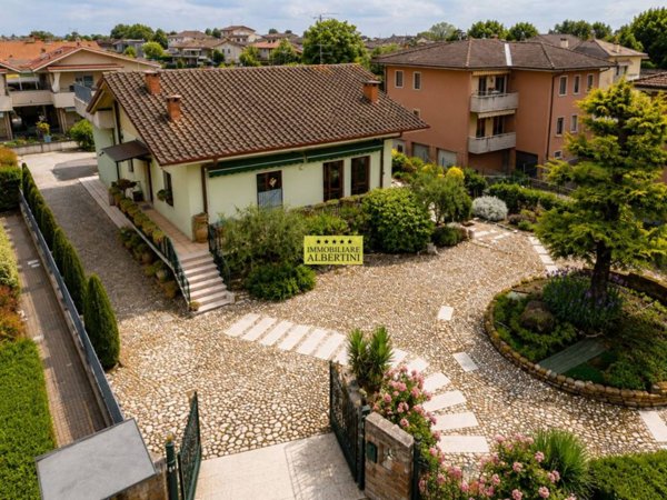 casa indipendente a Povegliano Veronese in zona Madonna dell'Uva Secca