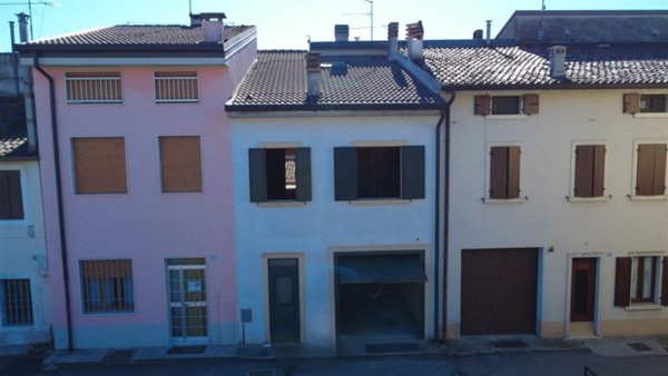 casa indipendente a Povegliano Veronese in zona Madonna dell'Uva Secca