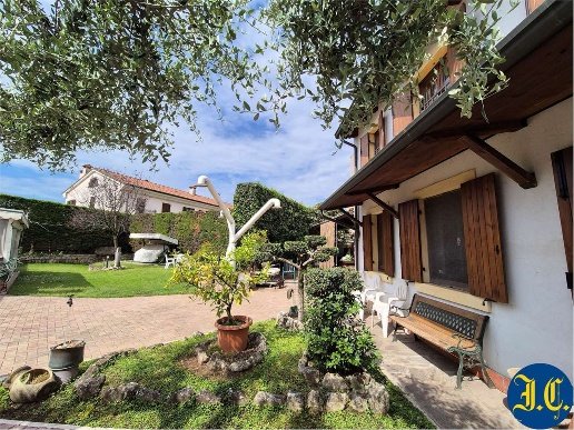 casa indipendente a Povegliano Veronese in zona Madonna dell'Uva Secca