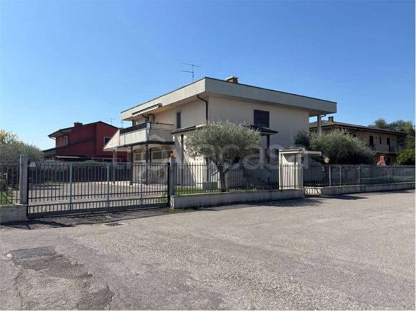 casa indipendente a Povegliano Veronese in zona Madonna dell'Uva Secca