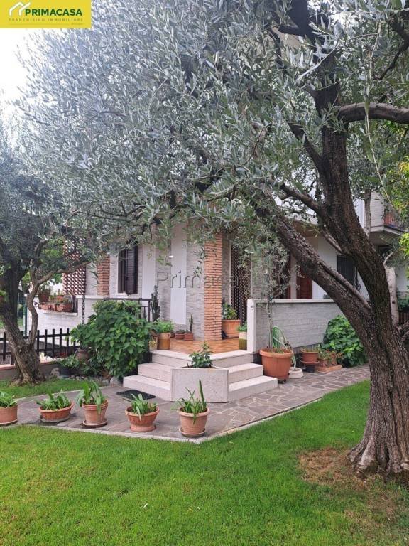 casa indipendente a Povegliano Veronese in zona Madonna dell'Uva Secca