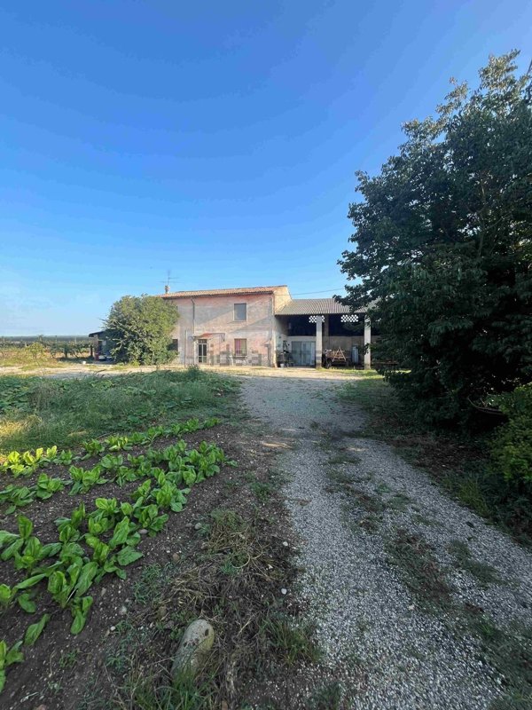 casale in vendita a Povegliano Veronese in zona Casotti