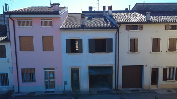 casa indipendente a Povegliano Veronese in zona Madonna dell'Uva Secca