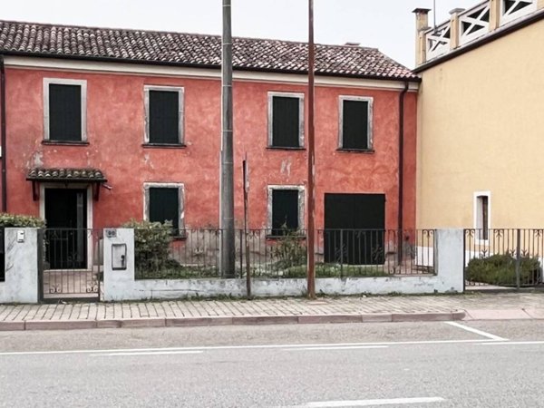casa indipendente in vendita a Pressana