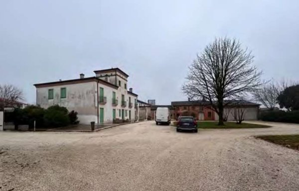 intera palazzina in vendita a Pressana in zona Crosare