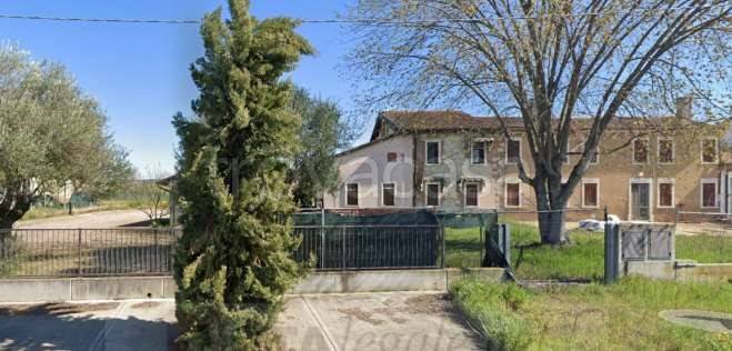 casa indipendente in vendita a Pressana in zona San Francesco