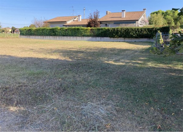 terreno edificabile in vendita a Pressana in zona Crosare