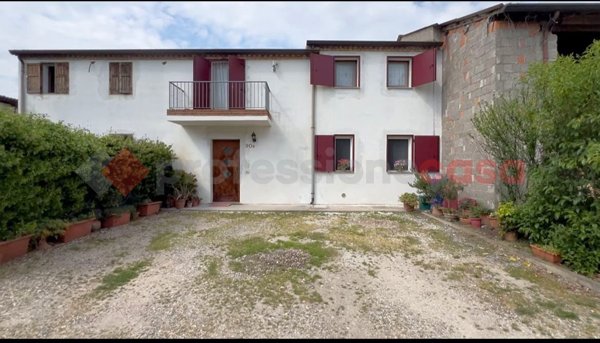 casa indipendente in vendita a Pressana in zona Crosare