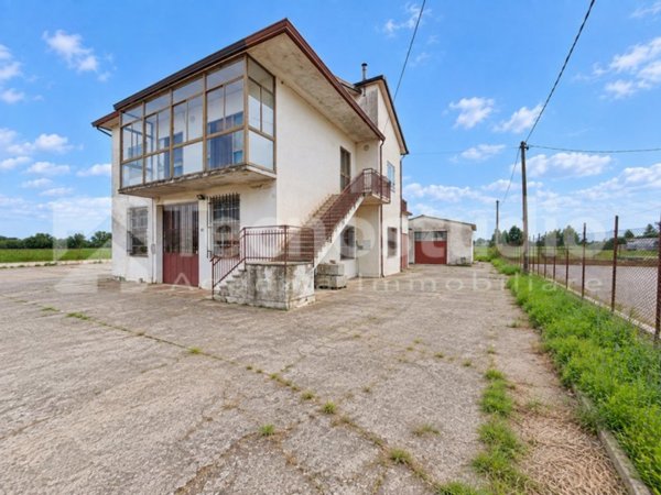 casa indipendente in vendita a Pressana in zona Crosare