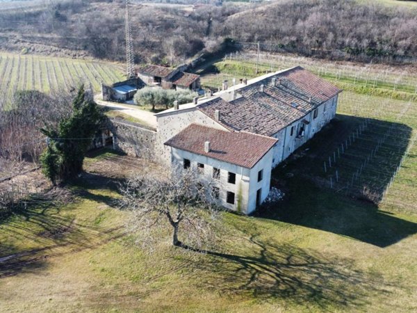 casa indipendente in vendita a Rivoli Veronese