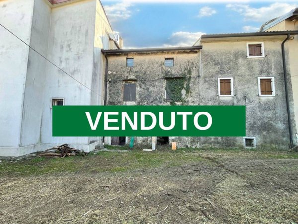 casa indipendente in vendita a Rivoli Veronese in zona Canale
