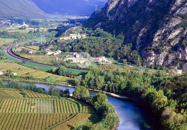 terreno agricolo in vendita a Rivoli Veronese