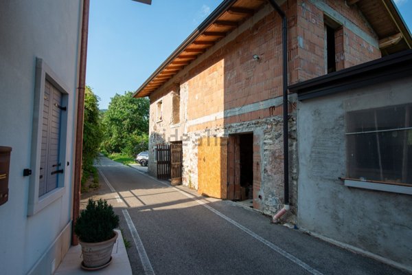 casale in vendita a Rivoli Veronese