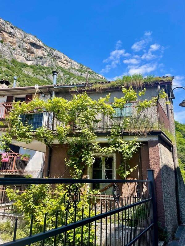 casale in vendita a Rivoli Veronese in zona Canale