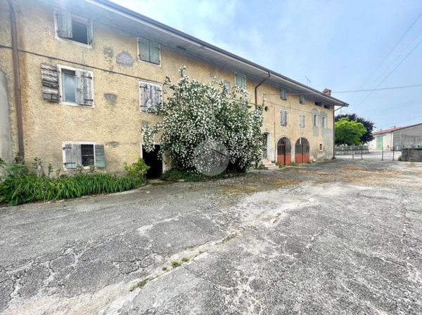 casale in vendita a Rivoli Veronese
