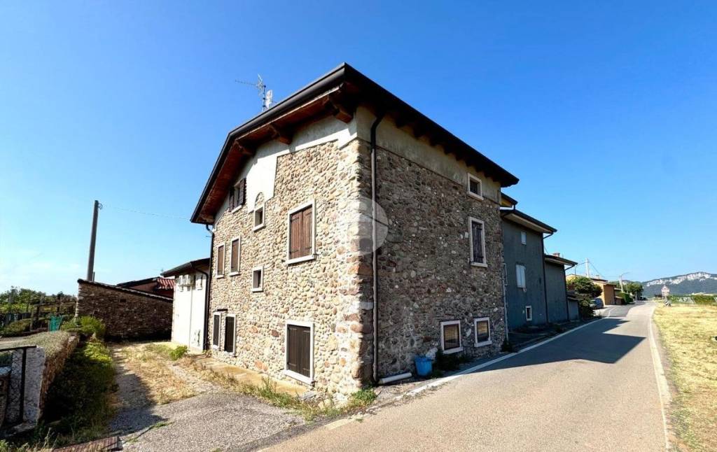 casa indipendente in vendita a Rivoli Veronese in zona Gaium