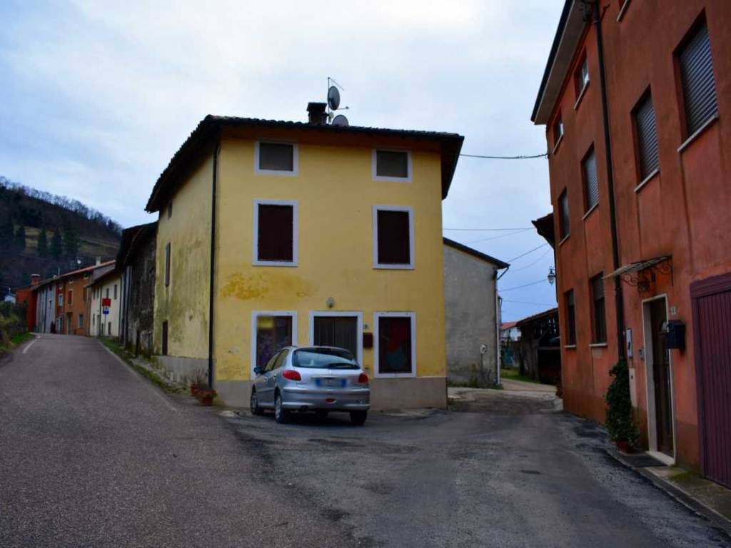 casa indipendente in vendita a Roncà in zona Brenton